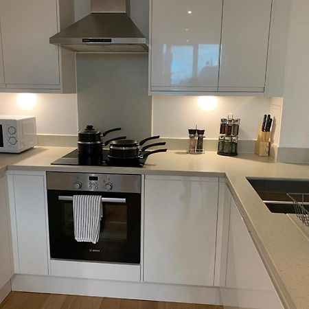 Modern 2 Bed 2 Bath Apartment In Central Croydon! Extérieur photo