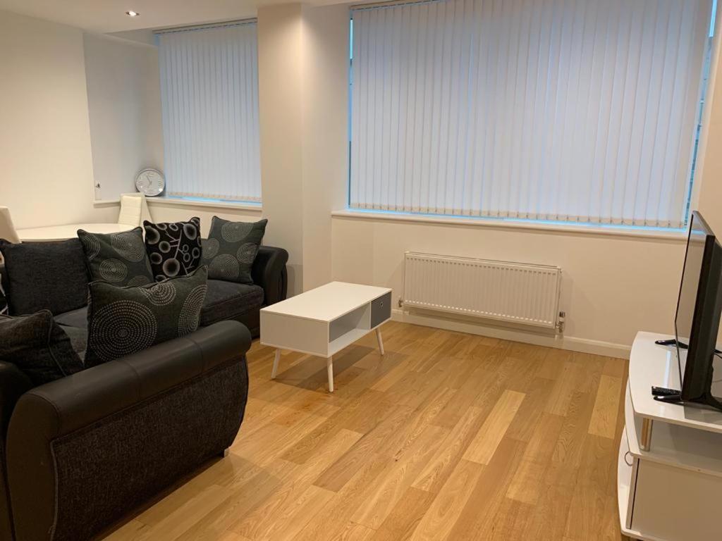 Modern 2 Bed 2 Bath Apartment In Central Croydon! Extérieur photo