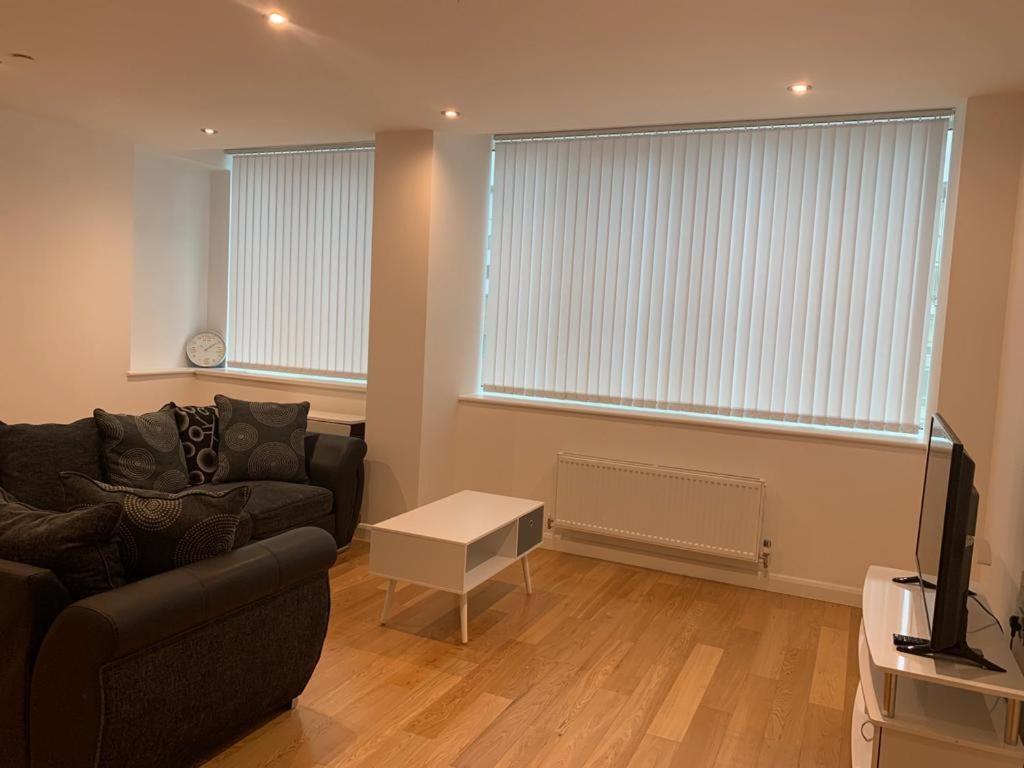Modern 2 Bed 2 Bath Apartment In Central Croydon! Extérieur photo
