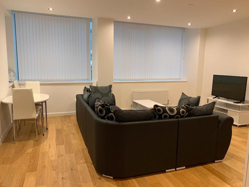 Modern 2 Bed 2 Bath Apartment In Central Croydon! Extérieur photo