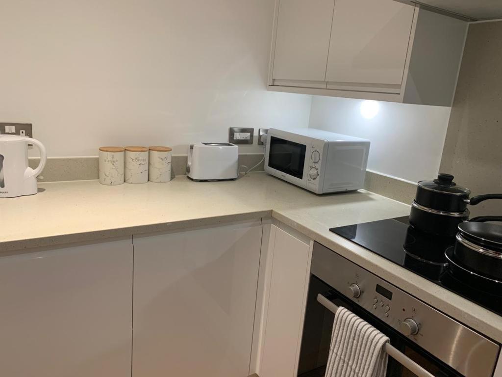 Modern 2 Bed 2 Bath Apartment In Central Croydon! Extérieur photo