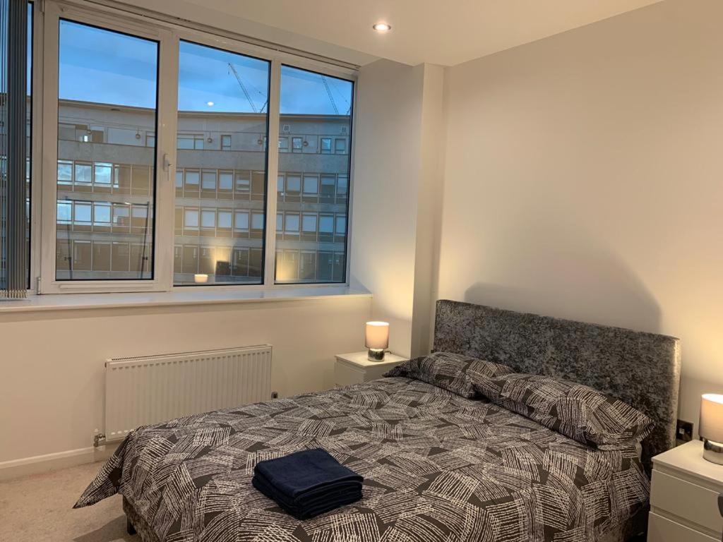 Modern 2 Bed 2 Bath Apartment In Central Croydon! Extérieur photo